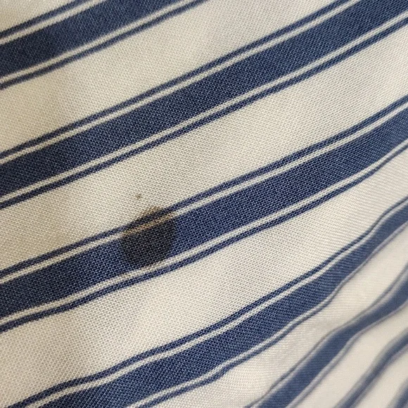 KEREN hart Blue and White Pleated Blouse with V-Neck FLAWED - Picture 4 of 6